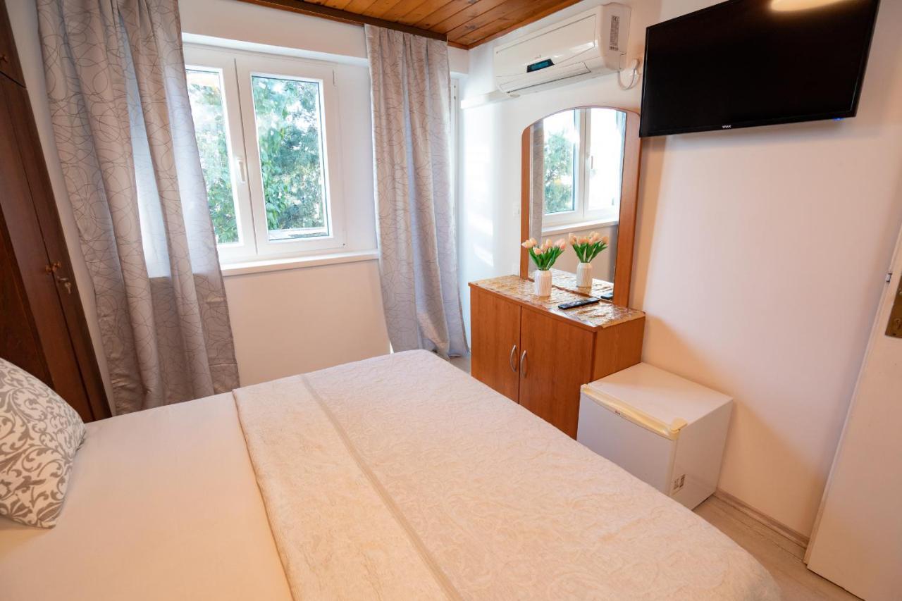 Rooms Magnolia With Pool Novalja Exterior foto